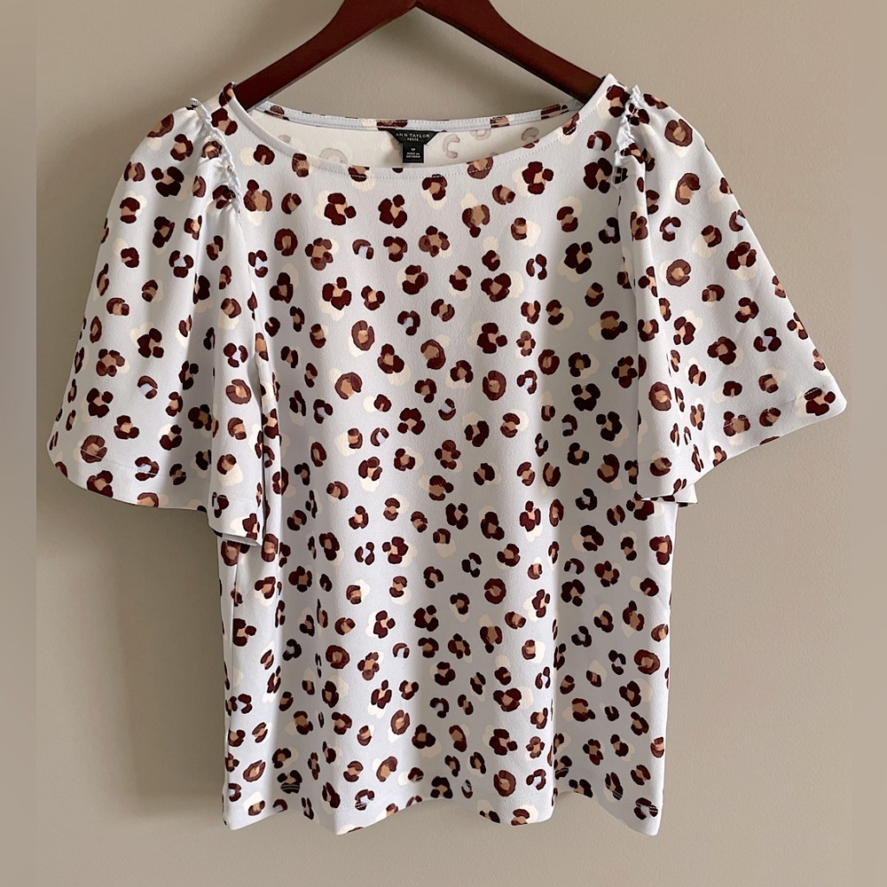 NWT - Ann Taylor Flutter Sleeve Printed Blouse - Petite Small